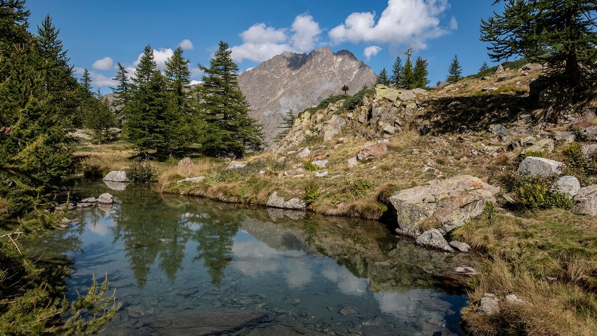 Il Lagarot di Lourousa e il Monte Matto sullo sfondo