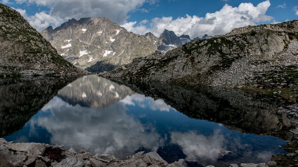 Il Lago mediano di Fremamorta e la Cima dell'Argentera