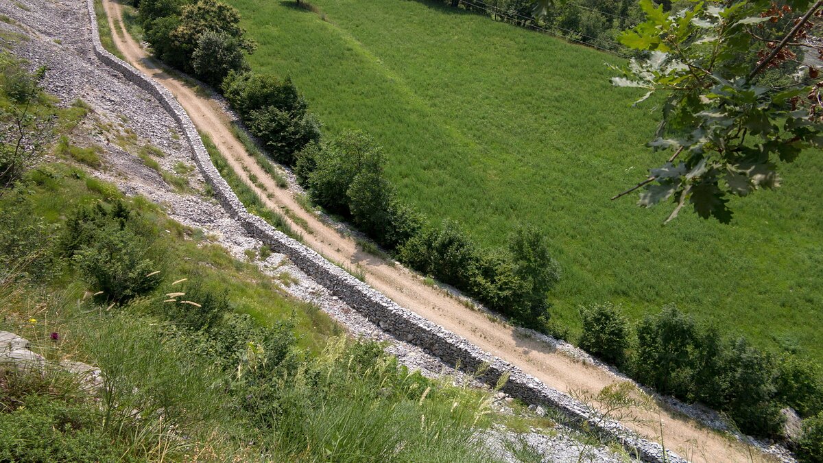 La strada sterrata tra le Grotte del Bandito e Valdieri