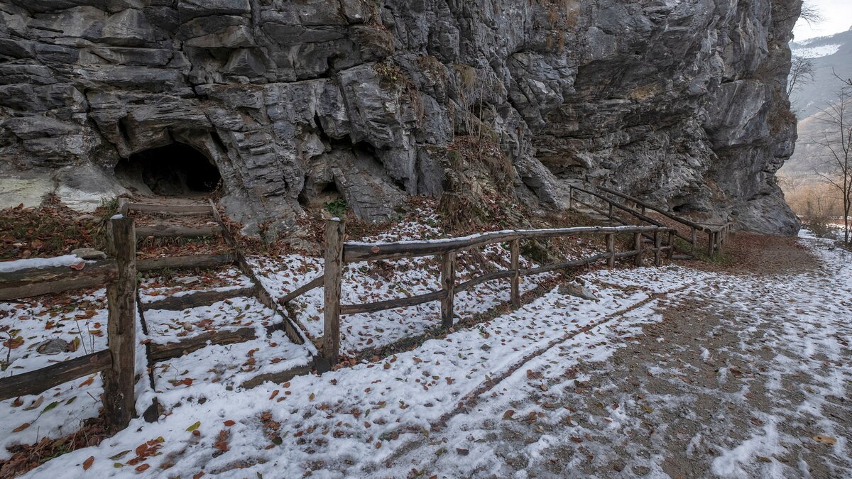 Gli ingressi delle Grotte del Bandito