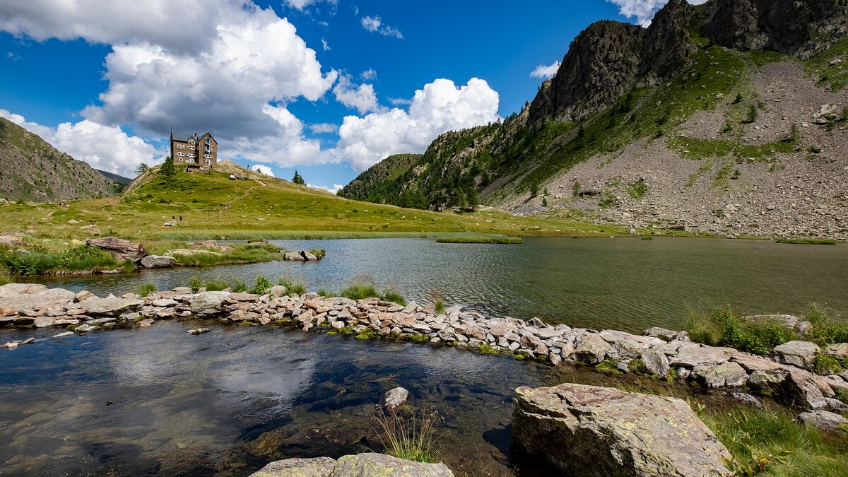 Il Lago inferiore dell'Ischiator e il Rifugio Migliorero