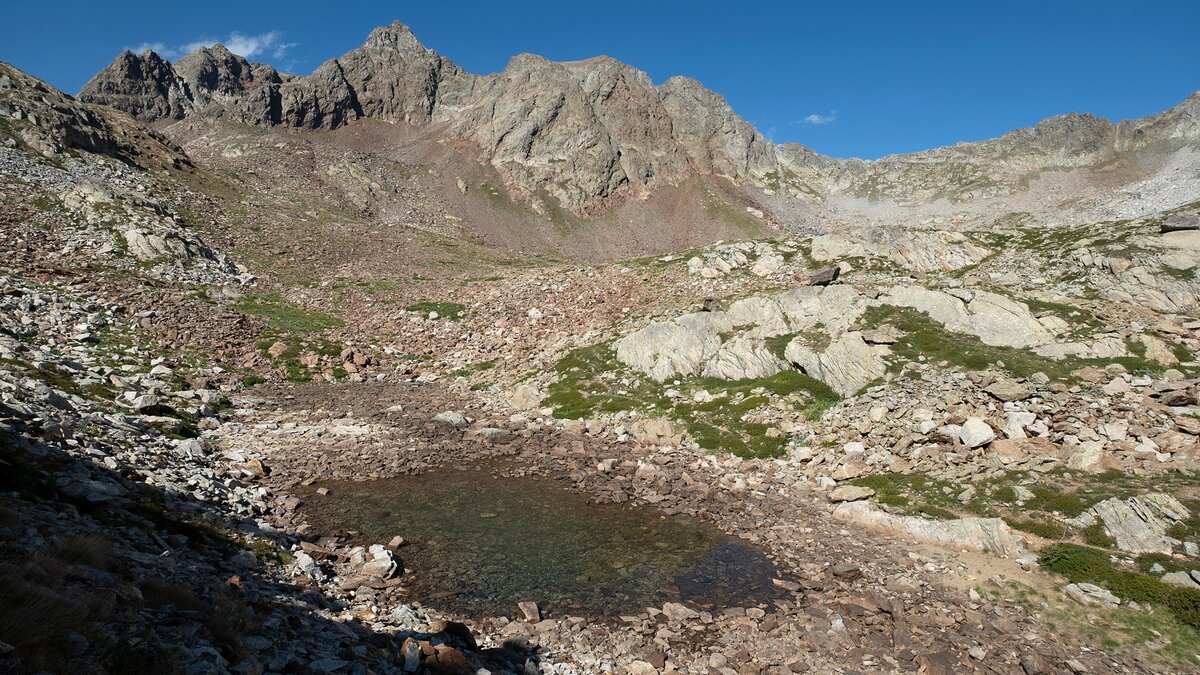 La Bassa del Druos a destra, e il Monte Malinvern a sinistra